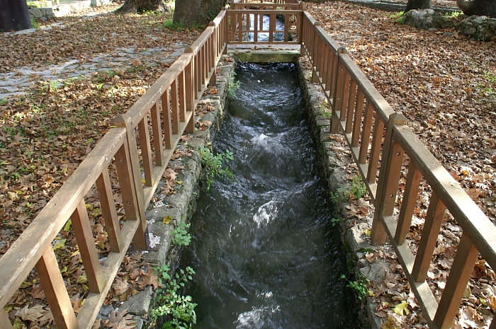 PICT1467 small ARMENI TZITZIKAS RIVER.jpg - 371685 Bytes
